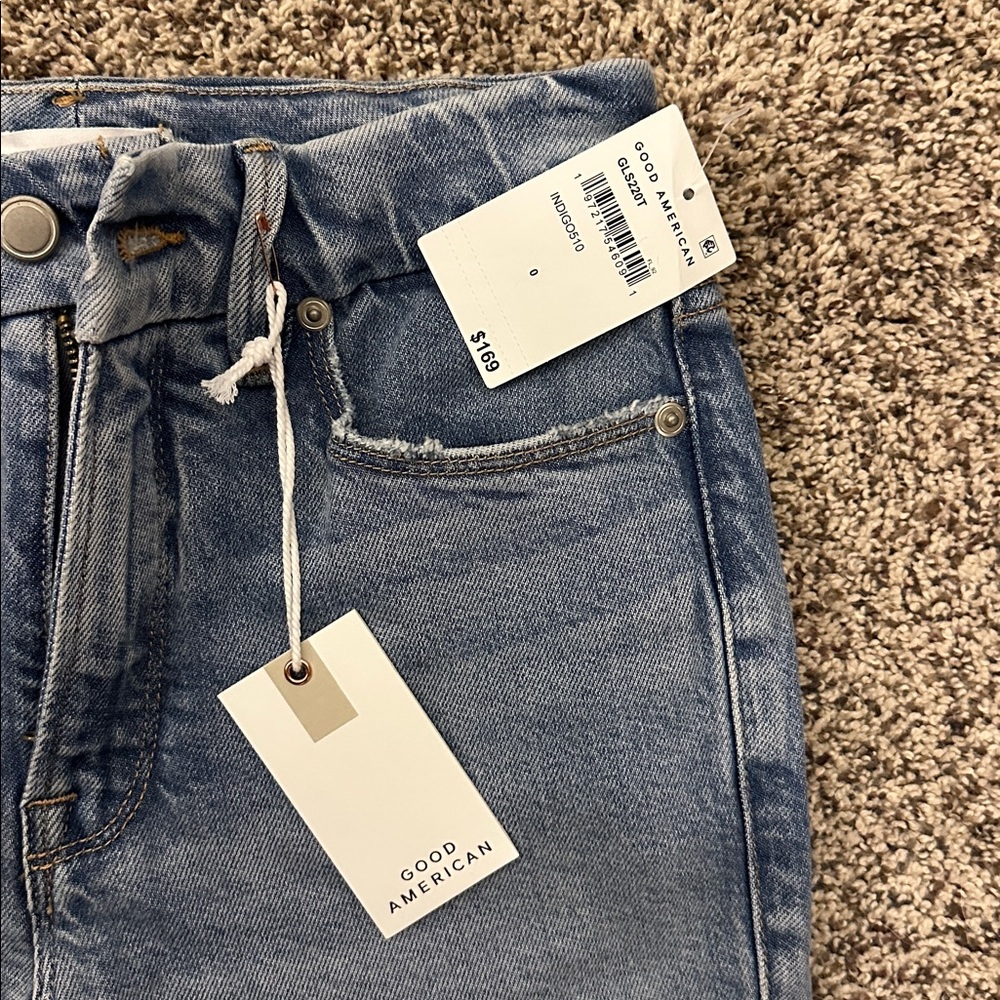 Good American Jeans - Picture 2 of 3